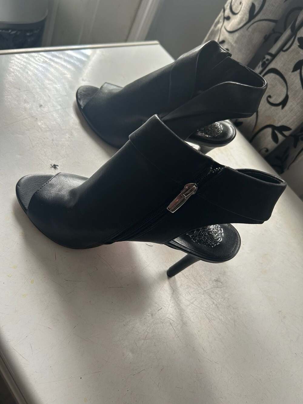Vince Camuto Rimdia Peep Toe High Heel Sandals Size 8.5 Black Leather